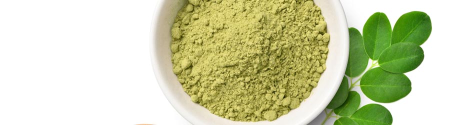Moringa fås både i pulver- og kapselform, så du uden problemer kan nyde superfoodens sundhedsmæssige fordele.