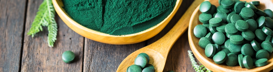 Spirulina er en alge propfyldt med proteiner og essentielle næringsstoffer.