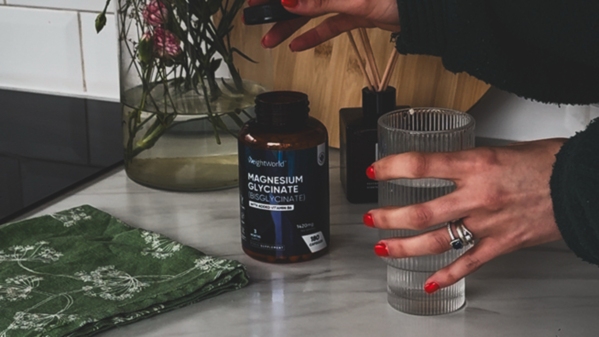 Magnesium bidrager til at skabe ro og afslapning, og kan dermed hjælpe dig med at falde i søvn.
