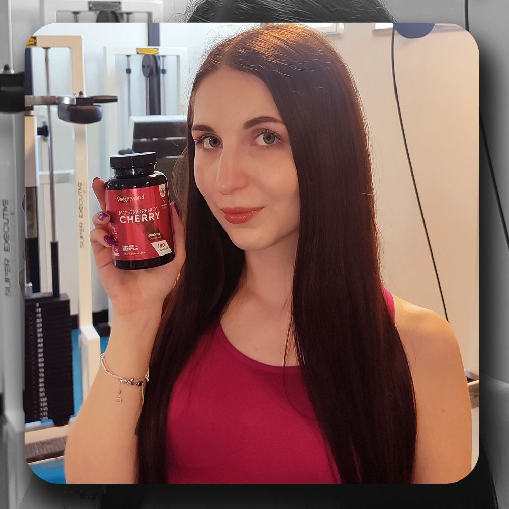 Surkirsebær 6000 mg kapselflaske i hånd, WeightWorld